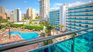 Een kluis op de kamer, een bureau, babybedden (toeslag), gratis wifi