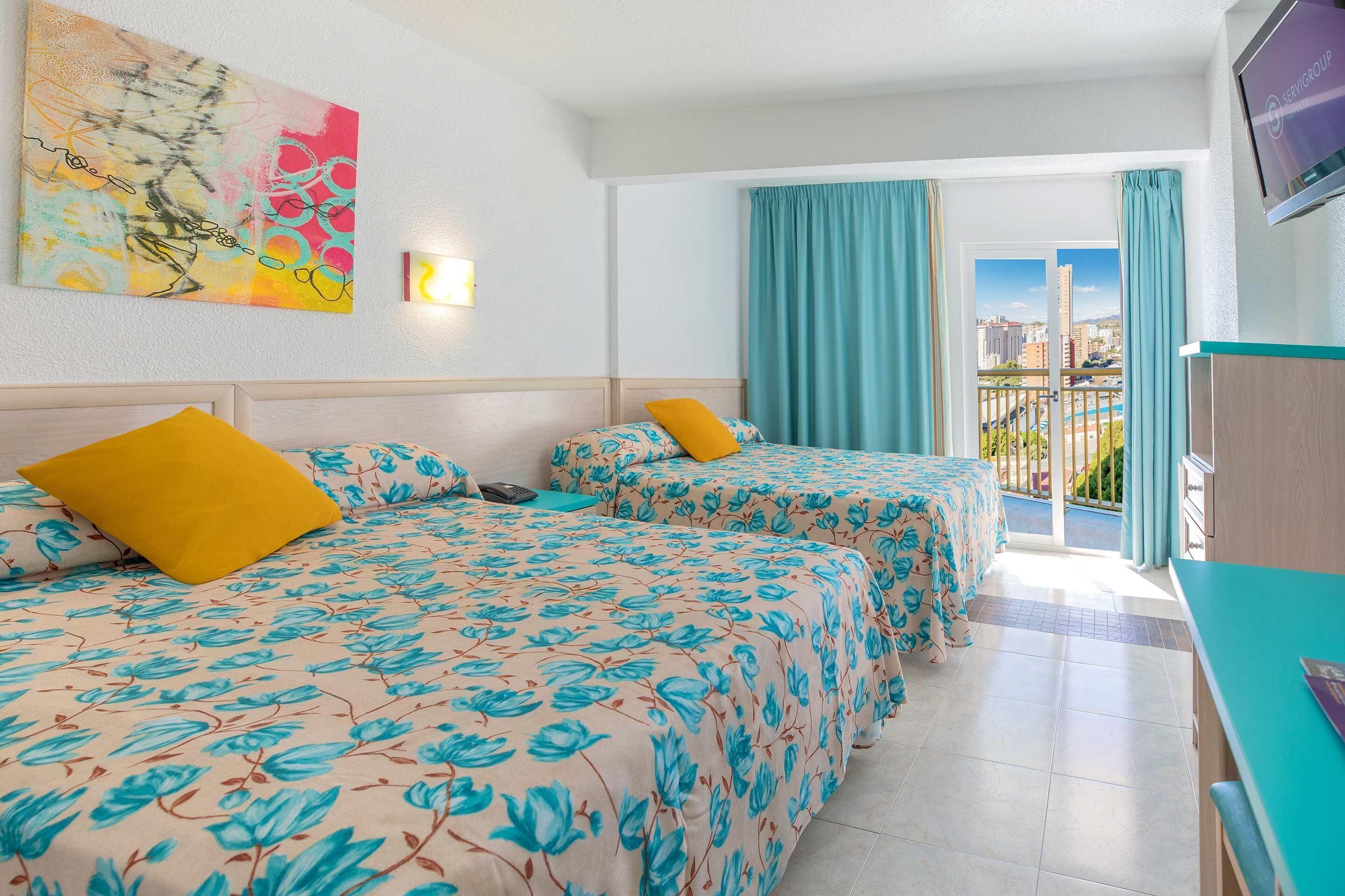 Caja fuerte, escritorio, cunas (de pago) y wifi gratis