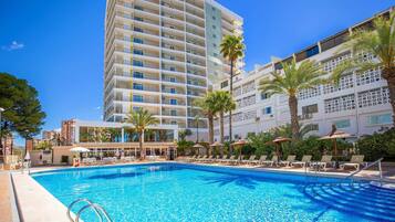 Outdoor pool, sun loungers