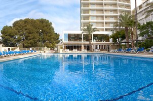 Outdoor pool, sun loungers