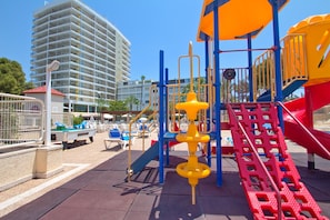 Children’s play area – outdoor