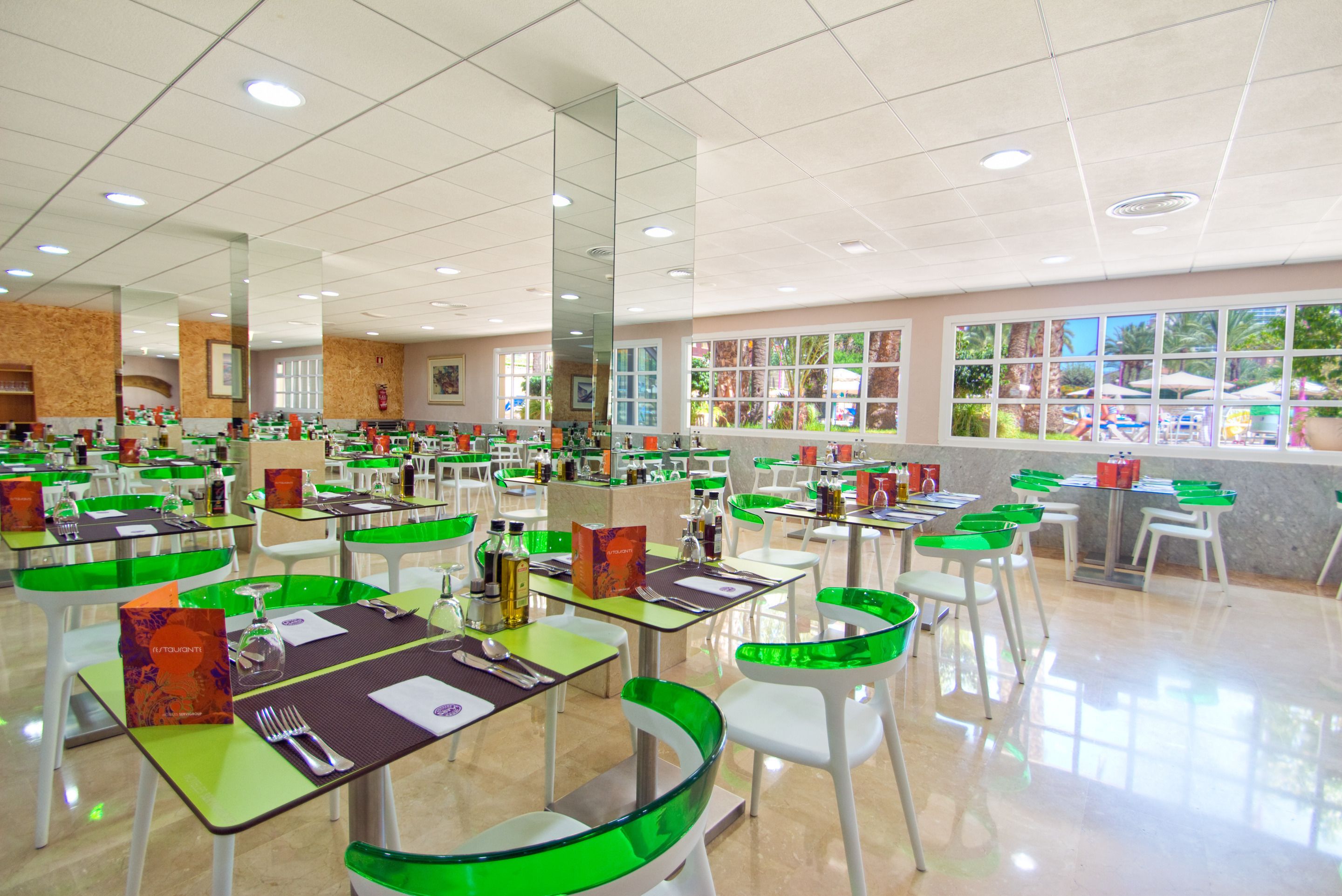 breakfast, lunch, dinner served; international cuisine