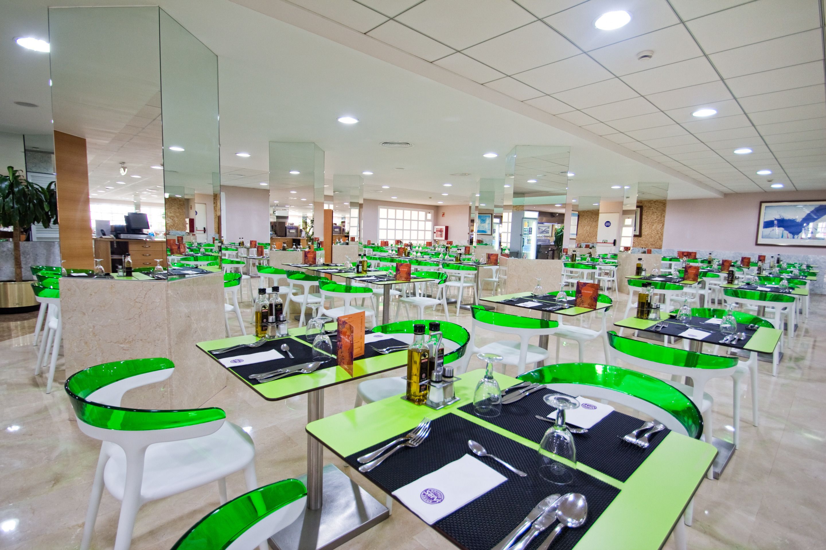 breakfast, lunch, dinner served; international cuisine