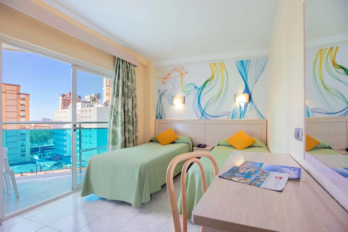 Tallelokero huoneessa, työpöytä, silitysrauta/-lauta, ilmainen Wi-Fi