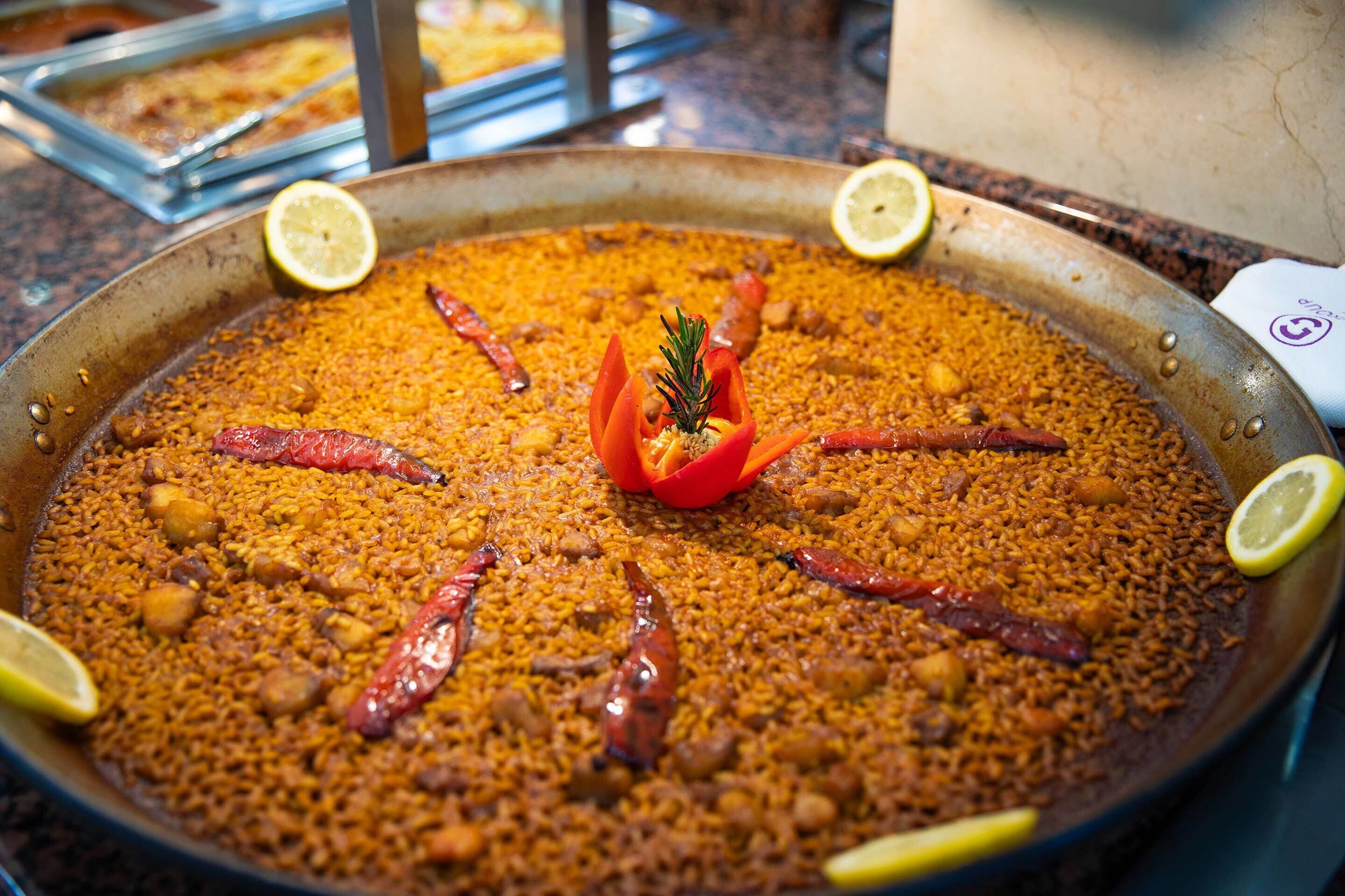 breakfast, lunch, dinner served; international cuisine