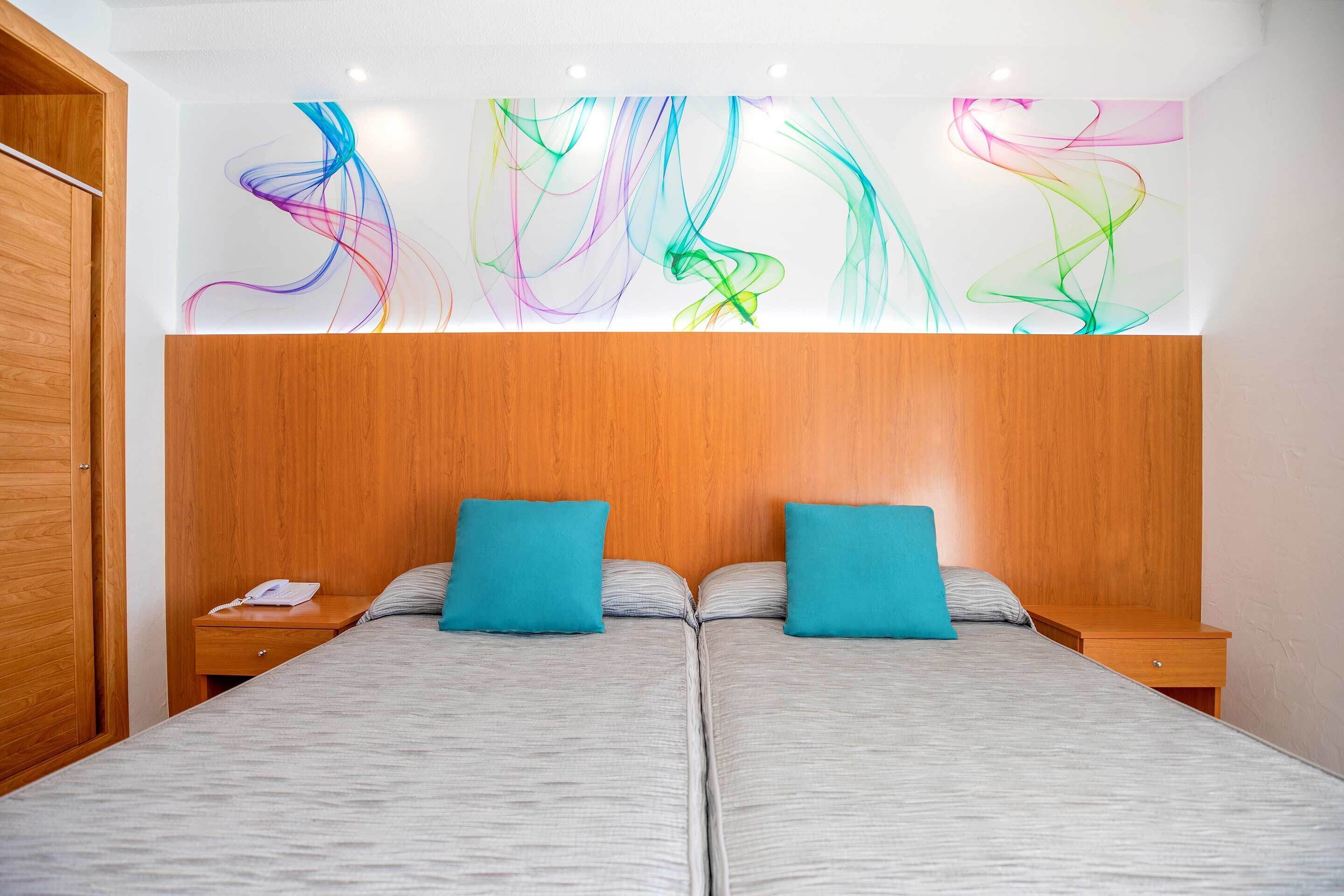 in-room safe, desk, free wifi, bed sheets