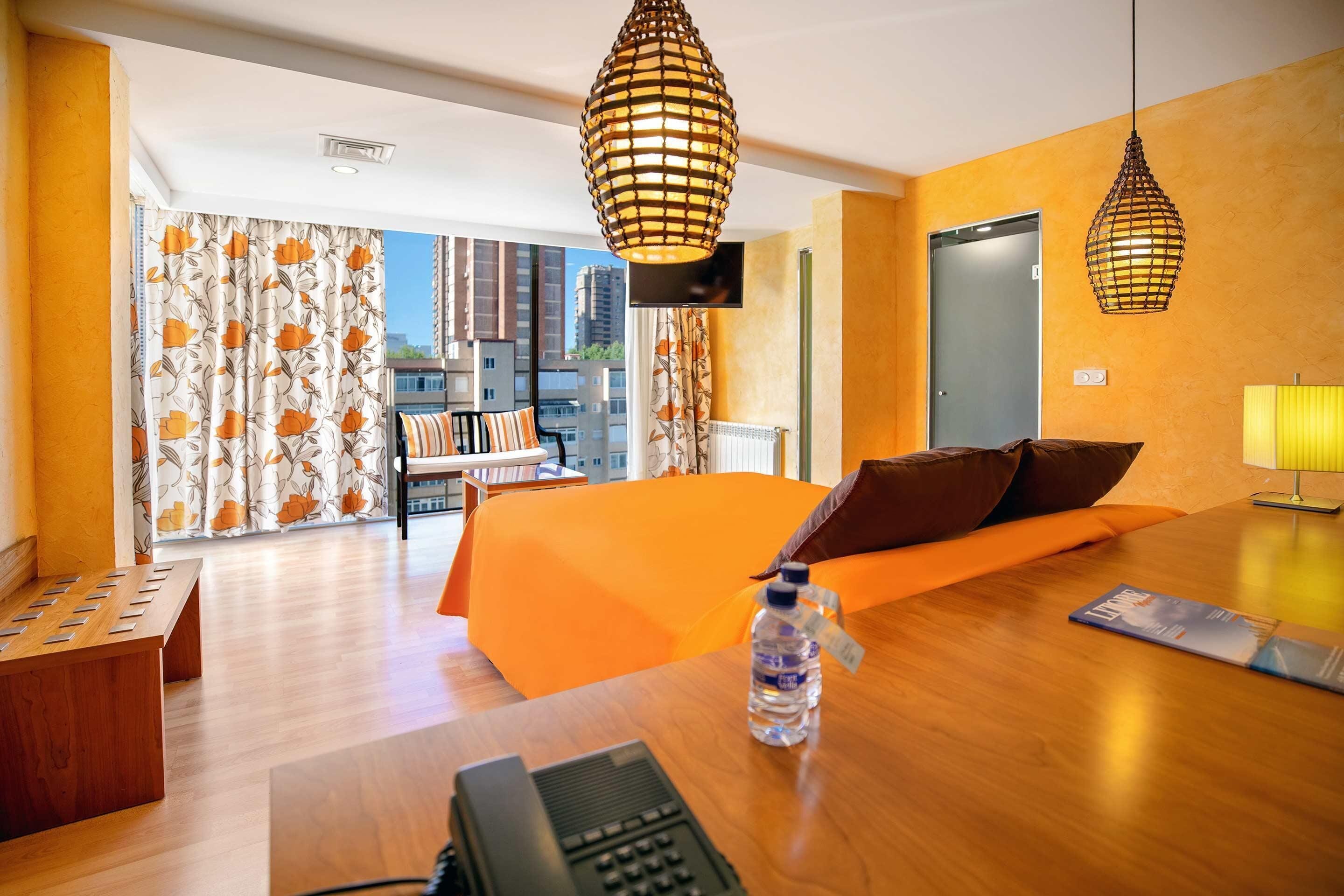 Habitación doble superior, terraza | Caja fuerte, escritorio, wifi gratis y ropa de cama