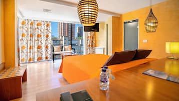 Habitación doble superior, terraza | Caja fuerte, escritorio, wifi gratis y ropa de cama