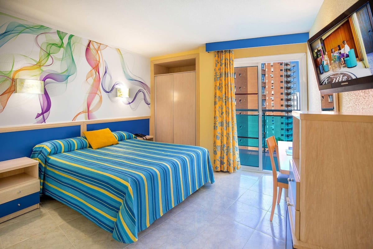 Caixa forta a l'habitació, escriptori i habitacions insonoritzades