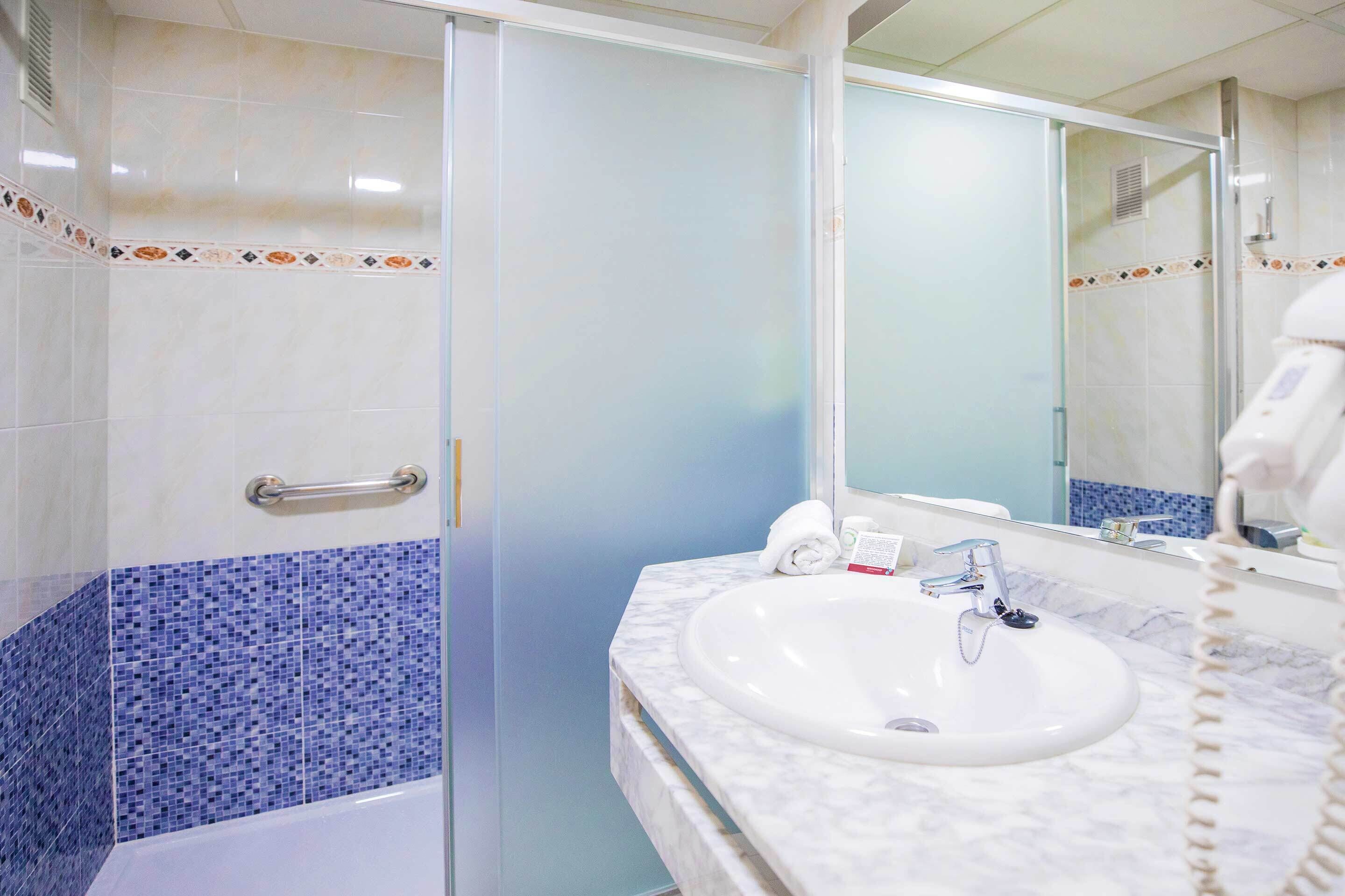 single room, terrace | bathroom | bathtub, hair dryer, towels