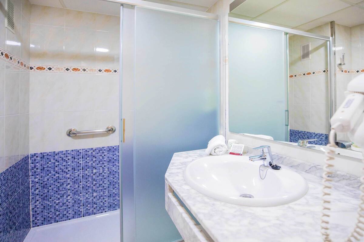 single room, terrace | bathroom | bathtub, hair dryer, towels