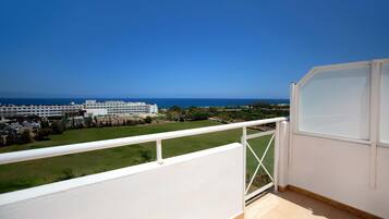 In-room safe, desk, iron/ironing board, cribs/infant beds