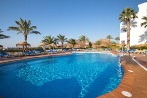 3 outdoor pools, sun loungers