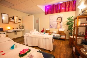 Sauna, bain à remous, hammam, soins corporels, soins d'aromathérapie