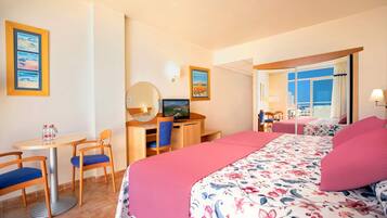 Coffres-forts dans les chambres, bureau, fer et planche à repasser