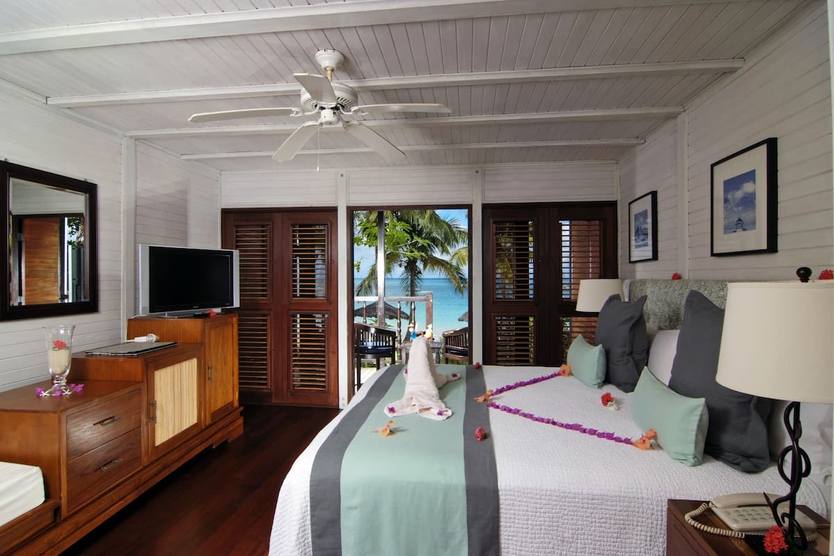 Standard Room, 1 Katil Kelamin (Double), Beachfront | Bar mini, peti besi dalam bilik, katil bayi/kot (percuma)