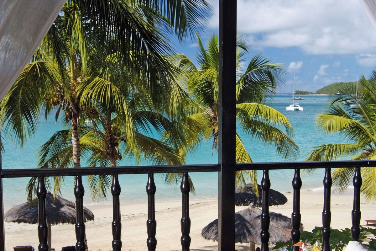 Suite, 1 King Bed, Beachfront | Balcony