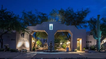 Façade de l’hébergement - soirée/nuit