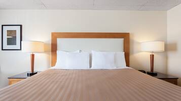 1 habitación, caja de seguridad en la habitación y escritorio