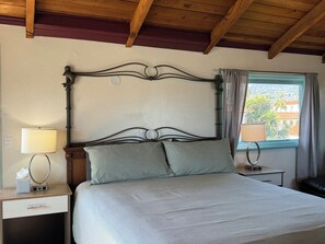 Egyptian cotton sheets, premium bedding, pillowtop beds - Ala Mar by the Sea (Santa Barbara)