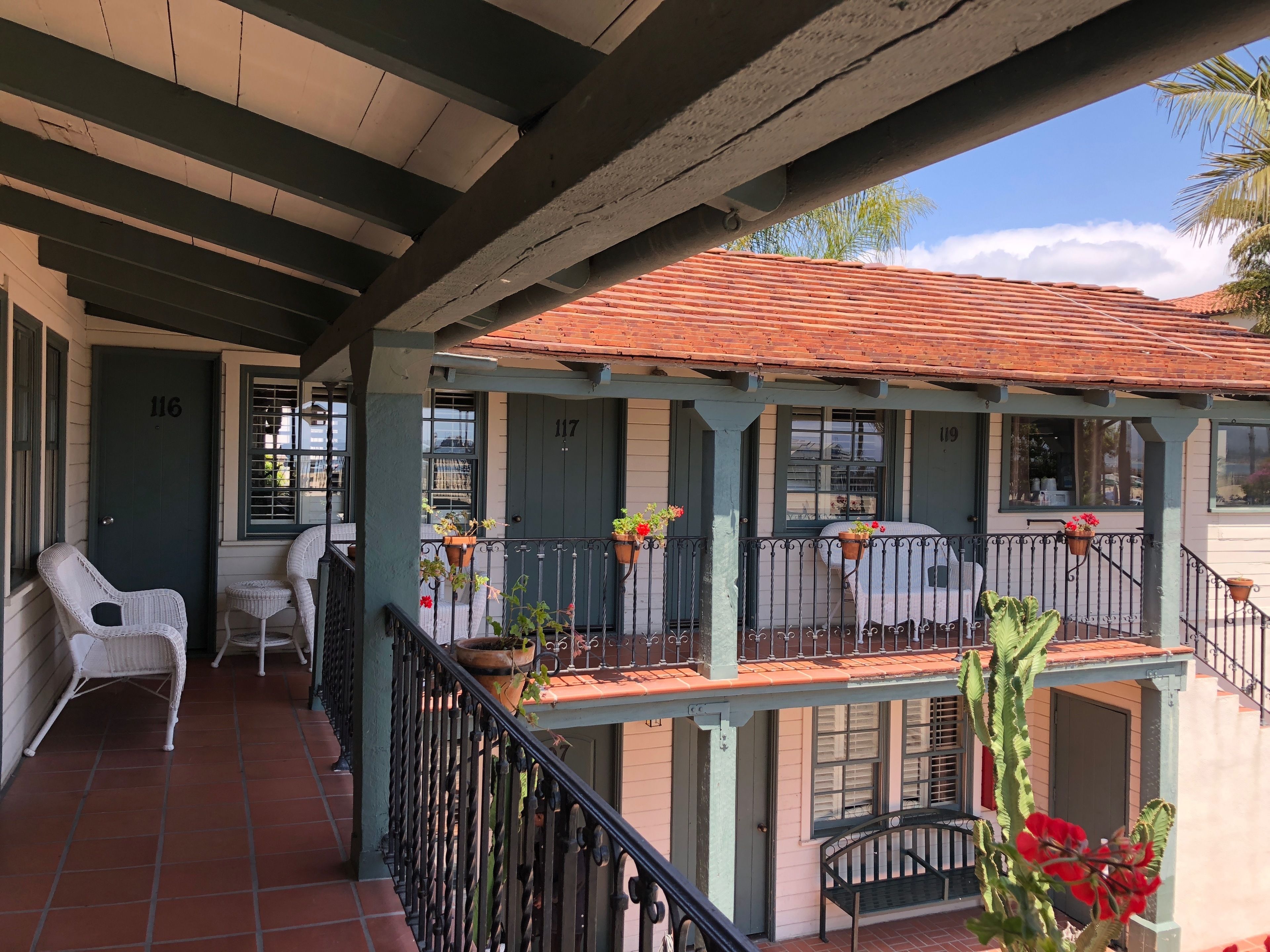 Individually decorated, individually furnished, laptop workspace
