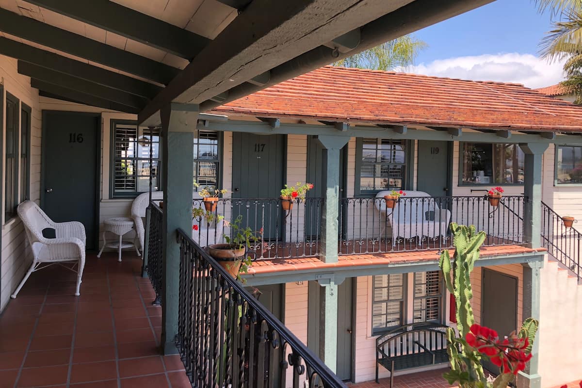 Individually decorated, individually furnished, laptop workspace