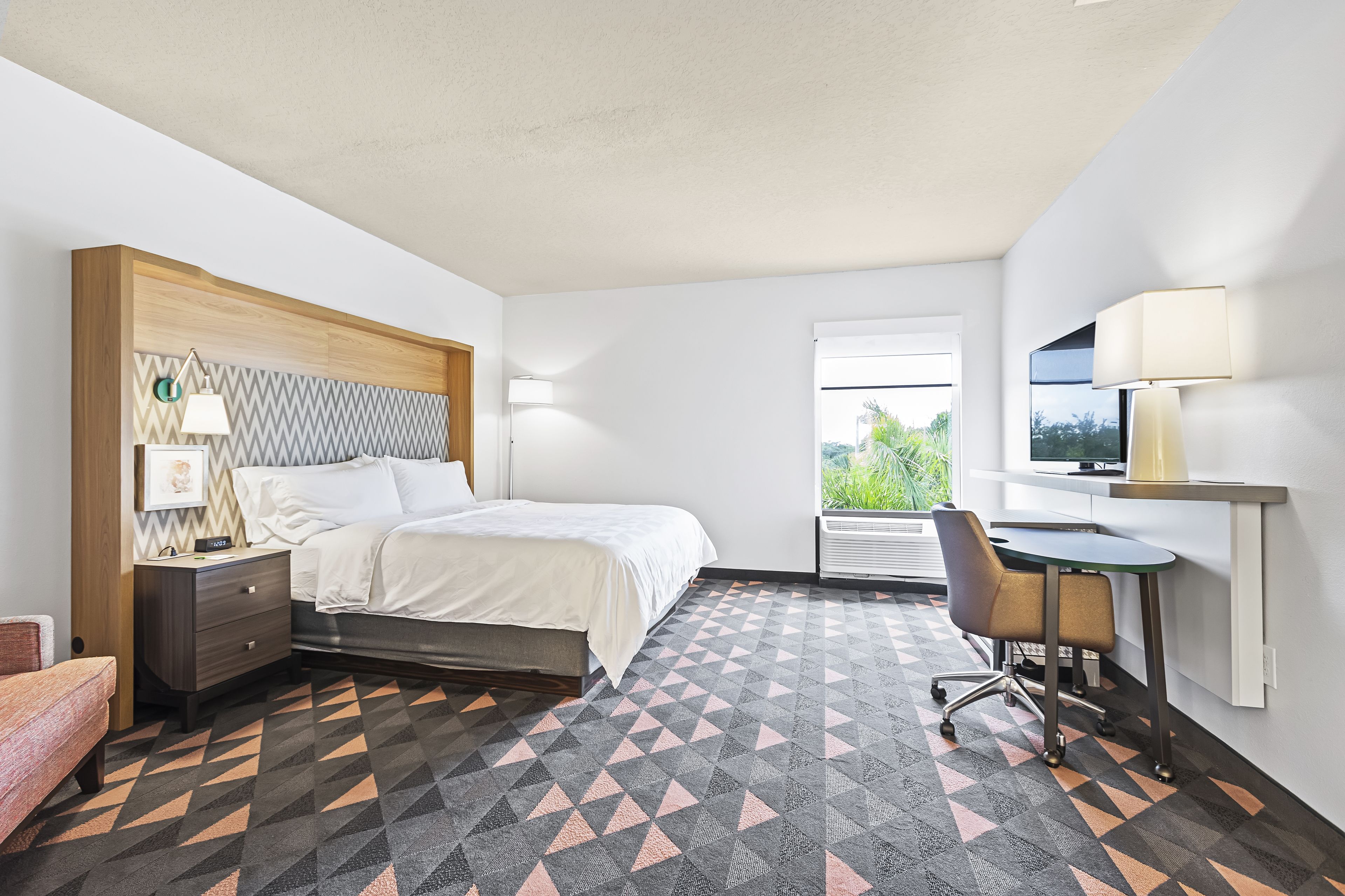 room, 1 king bed, accessible, non smoking (mobility) | 1 bedroom, premium bedding, pillow-top beds, in-room safe