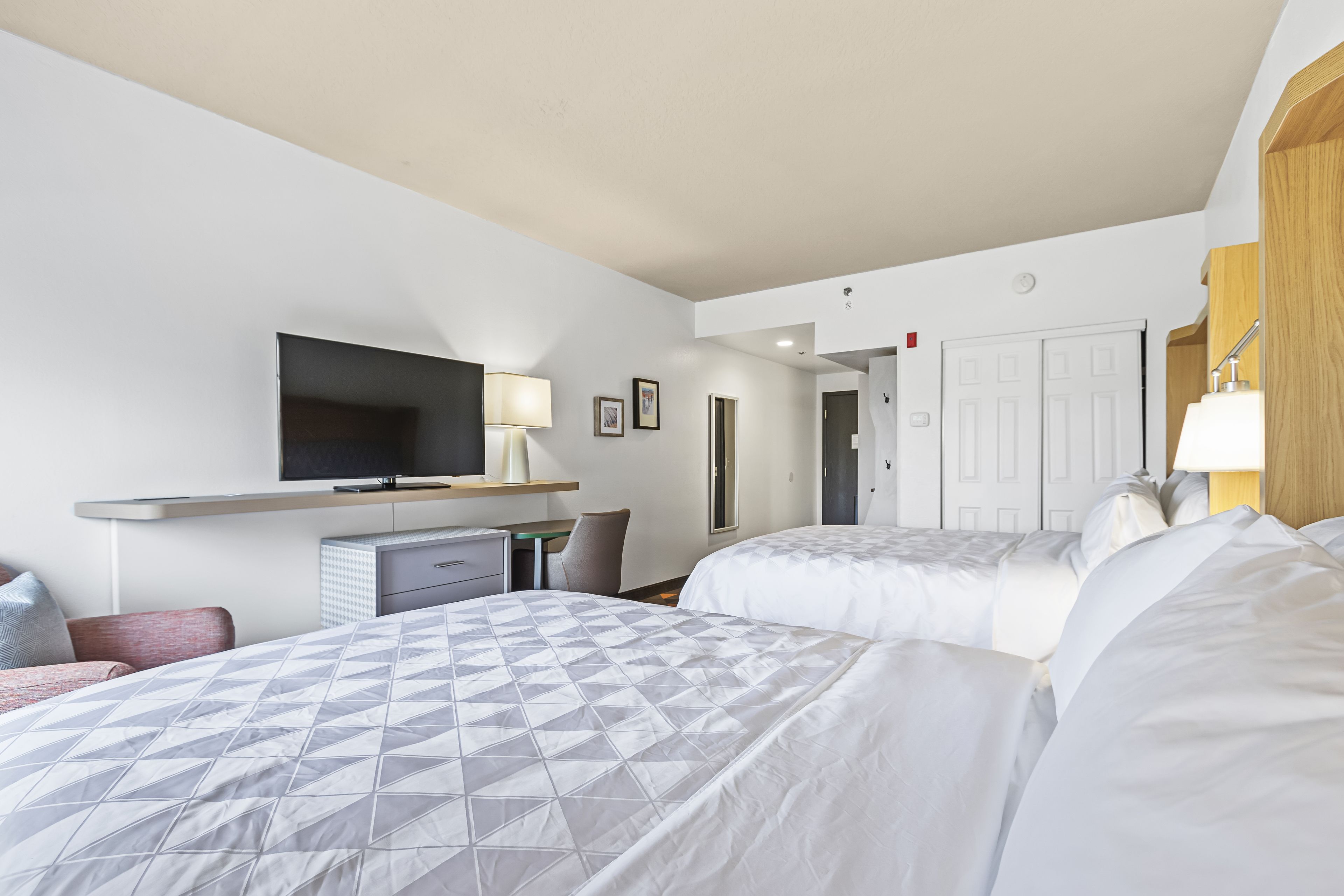 Premium bedding, pillowtop beds, in-room safe, desk