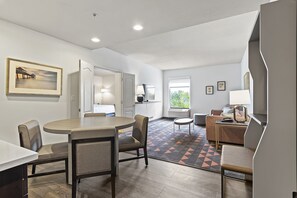 Suite, 1 très grand lit (Additional Living Area) | Literie de qualité supérieure, surmatelas