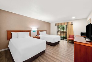 Escritorio y espacio para trabajar con laptop 