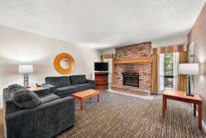 Escritorio y espacio para trabajar con laptop 