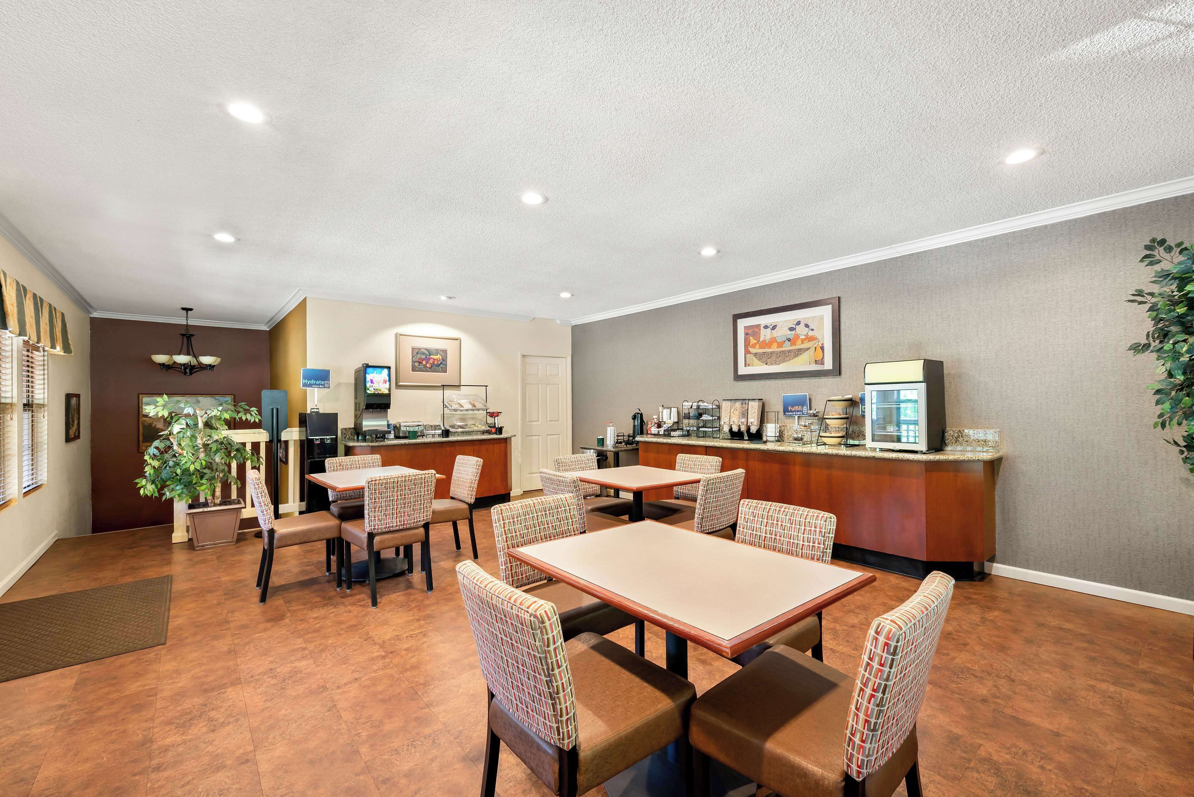 free continental breakfast