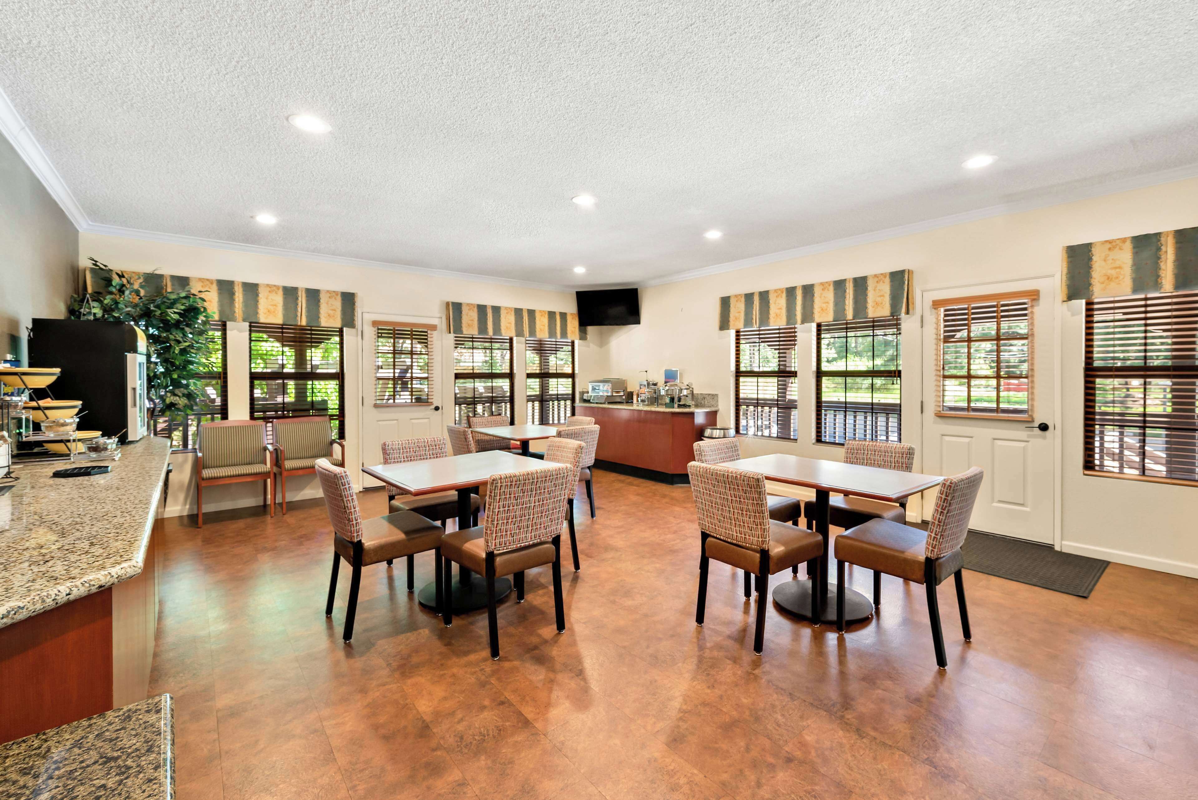 free continental breakfast