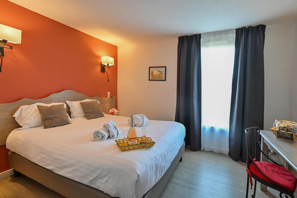 In-room safe, desk, soundproofing, iron/ironing board (on request)
