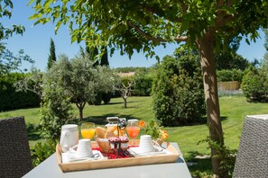 Prestige Queen Room | Terrace/patio - Best Western Aurelia (Maussane-les-Alpilles)