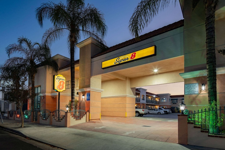 Super 8 by Wyndham North Hollywood, Los Angeles: Hotel Reviews