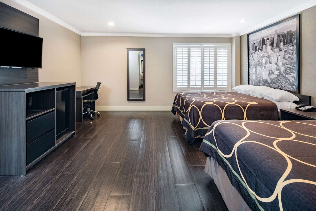 Habitación estándar, 2 camas Queen size | Escritorio, wifi gratis y ropa de cama