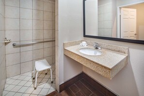 Salle de bain accessible aux personnes à mobilité réduite