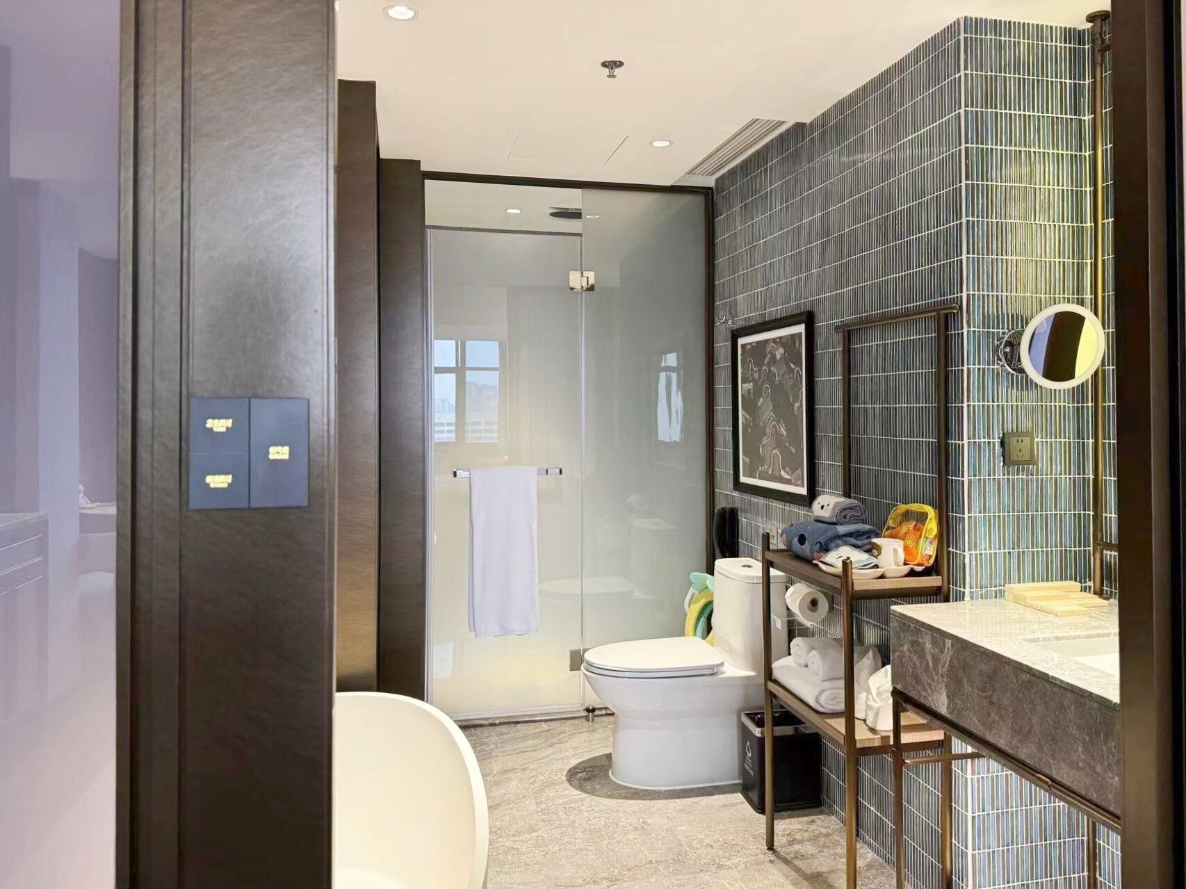 Deluxe VIP Family Friendly Double Room | Bathroom | Combined shower/bathtub, free toiletries, hair dryer, bathrobes