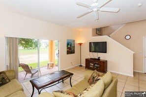 Standard Townhome, 4 Bedrooms, Non Smoking | Living room