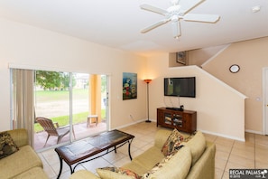 Standard Townhome, 4 Bedrooms, Non Smoking | Living room | 32-inch TV with cable channels