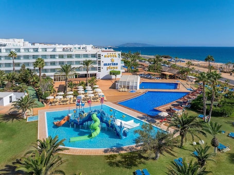 3 piscinas al aire libre, sillones reclinables de piscina