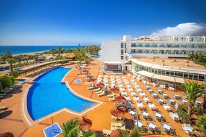 3 Außenpools, Liegestühle