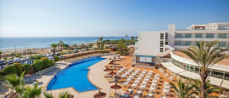 3 outdoor pools, pool loungers