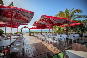 2 Restaurants, Frühstück, Mittagessen, Abendessen, internationale Küche