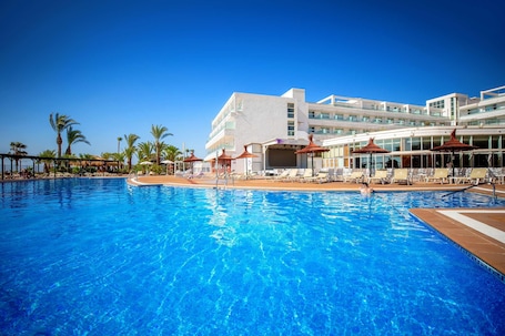 3 piscinas al aire libre, sillones reclinables de piscina