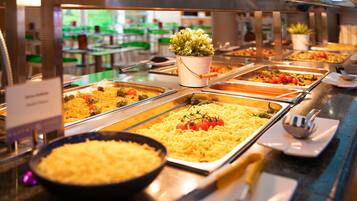 2 Restaurants, Frühstück, Mittagessen, Abendessen, internationale Küche