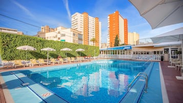 Outdoor pool, sun loungers