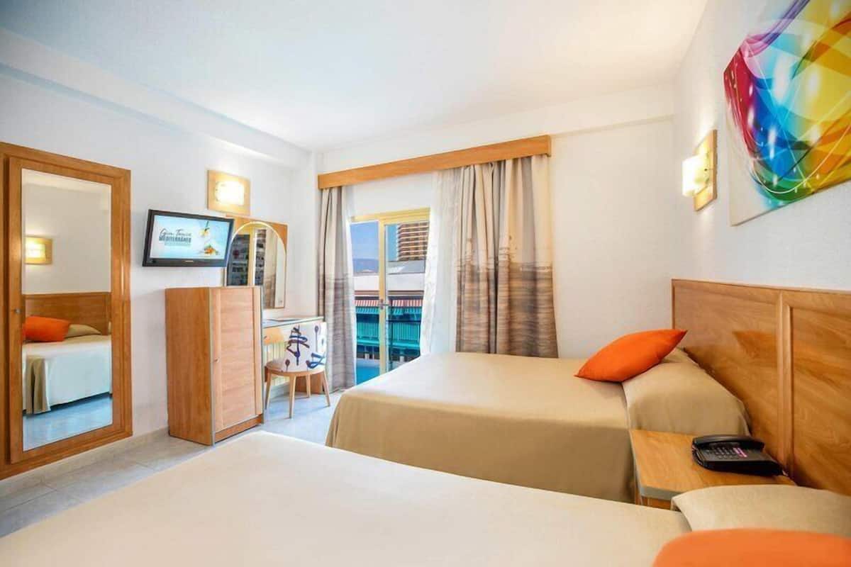 In-room safe, desk, WiFi (free), bed sheets
