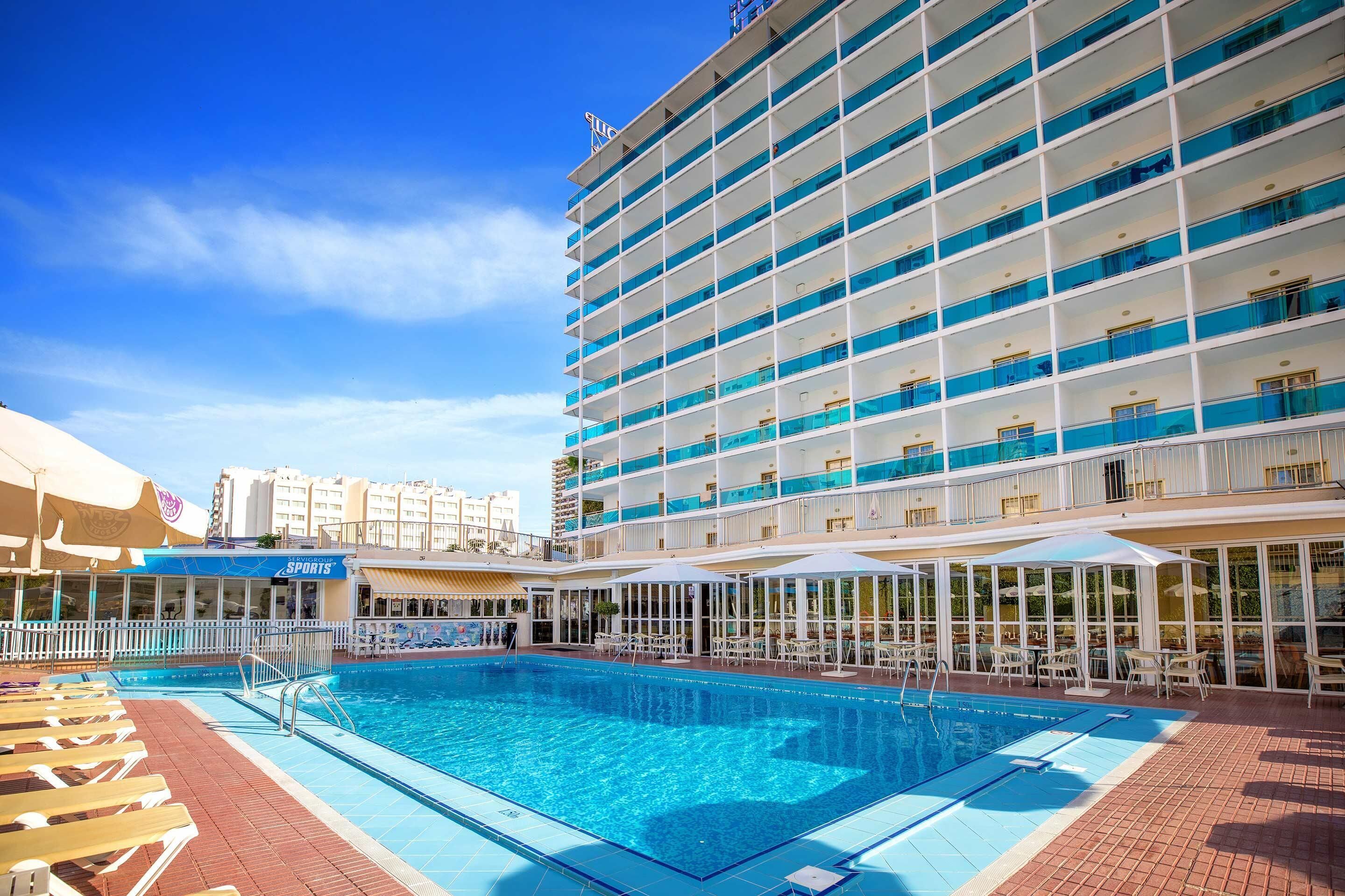 Outdoor pool, sun loungers